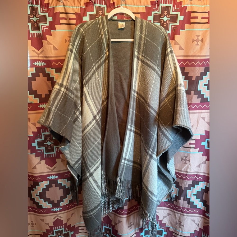 “Theory Saiome” women’s gray & white plaid cape. One size fits most.